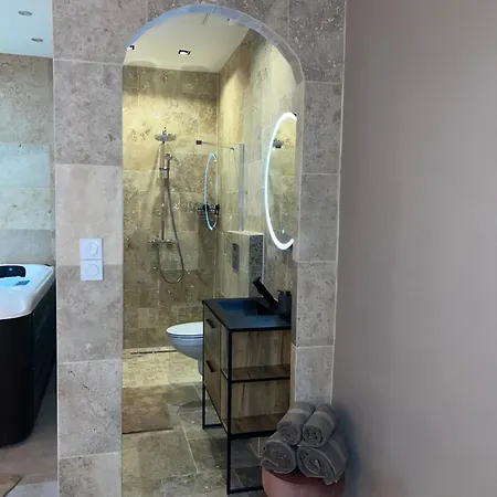 La Nuit De Reve Privative Jaccuzi Sauna 2 Apartahotel *