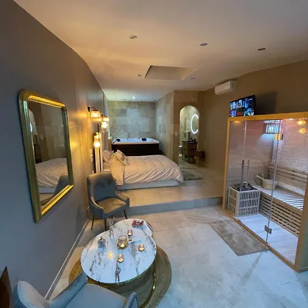 Aparthotel La Nuit De Reve Privative Jaccuzi Sauna 2