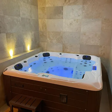 La Nuit De Reve Privative Jaccuzi Sauna 2 Apartahotel