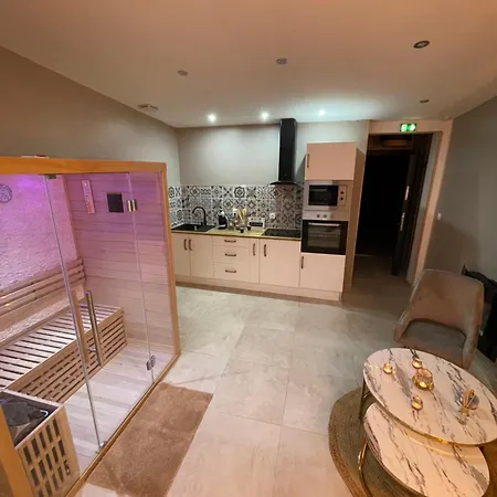 La Nuit De Reve Privative Jaccuzi Sauna 2 Aparthotel