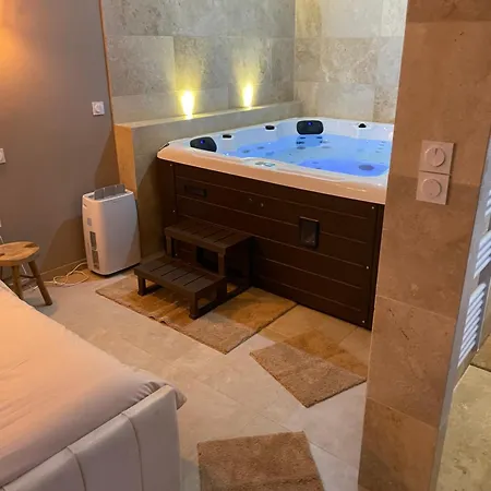 La Nuit De Reve Privative Jaccuzi Sauna 2 شقة فندقية