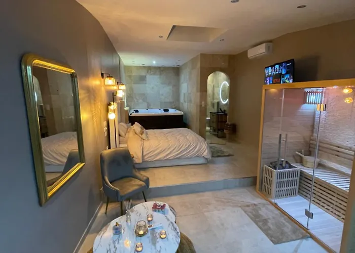 Aparthotel La Nuit De Reve Privative Jaccuzi Sauna 2