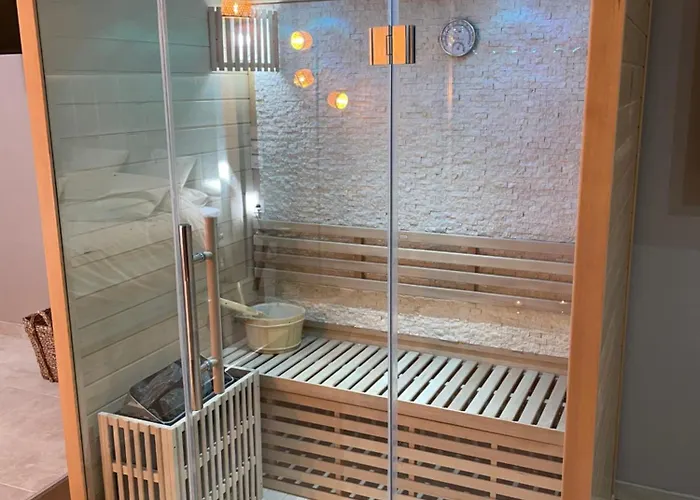 Aparthotel La Nuit De Reve Privative Jaccuzi Sauna 2 *